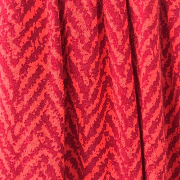 Ann Taylor sleeveless t shirt - Picture 2 of 3